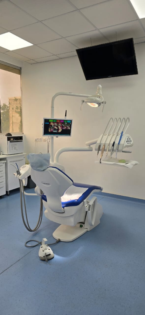 Fauteuil dentaire moderne et équipement de soin du Dr.Soueid